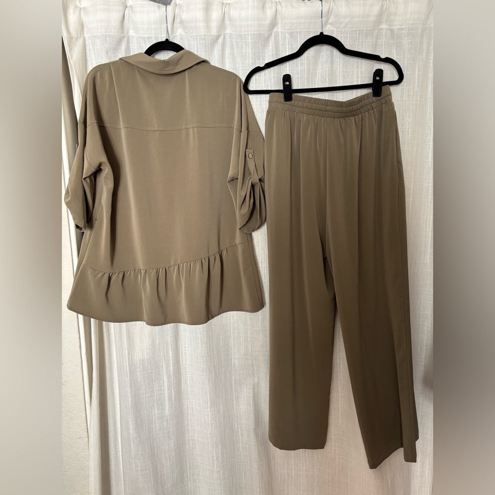 Women’s Matching Set - Picture 2 of 4